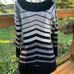 White House Black Market Women's size XXS Gray/ Black Chevron Sweater Dress